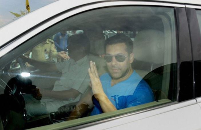 salman_in_car
