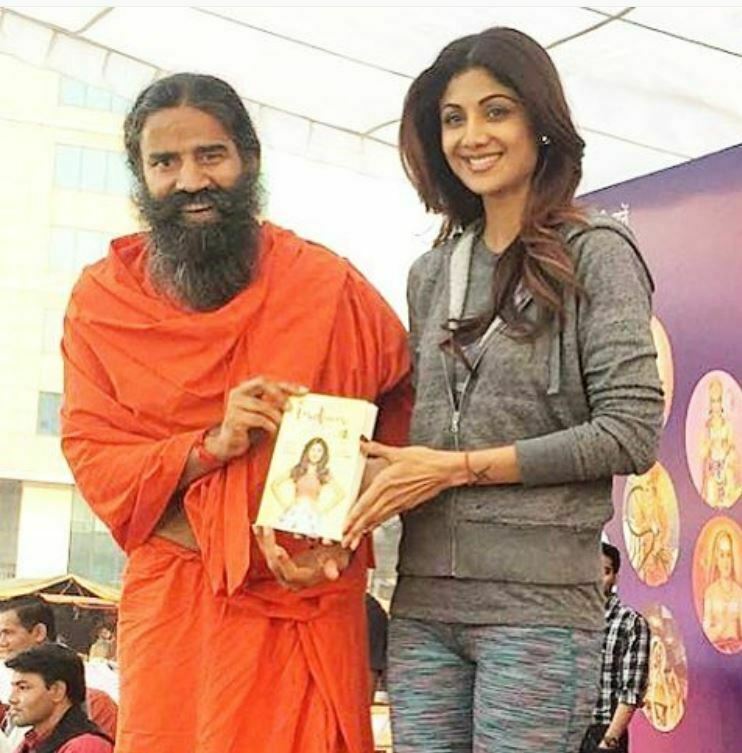 ramdev-baba_shilpa_shetty_book