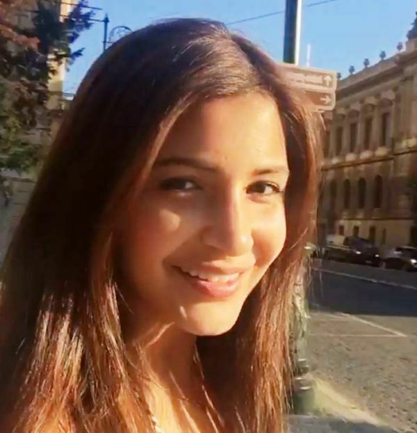 anushka_prague_pic