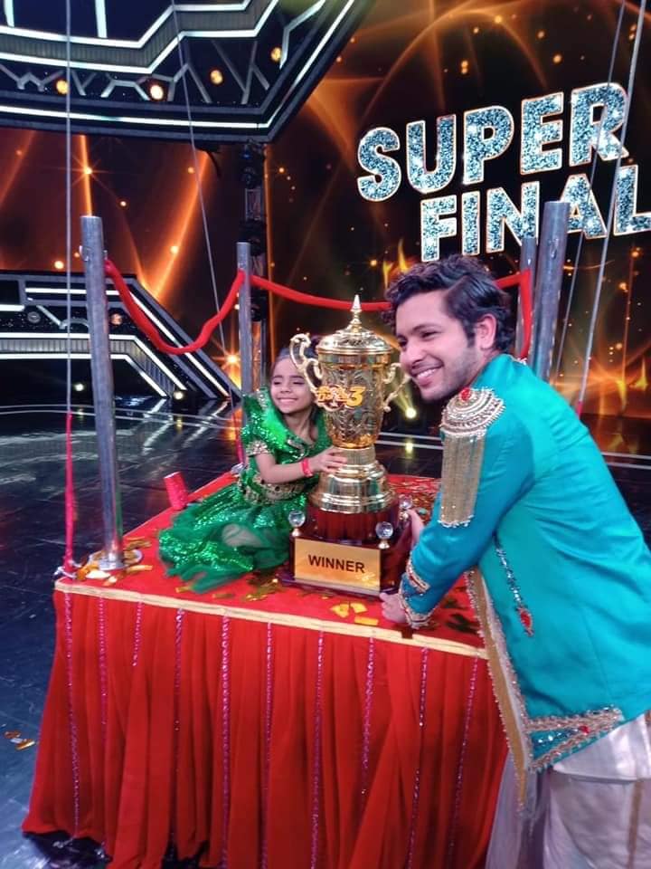 Rupsa Batabyal lifted a Super Dancer 3 Winner Trophy in Finale