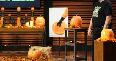 halloween-moments-pumpkin-carving