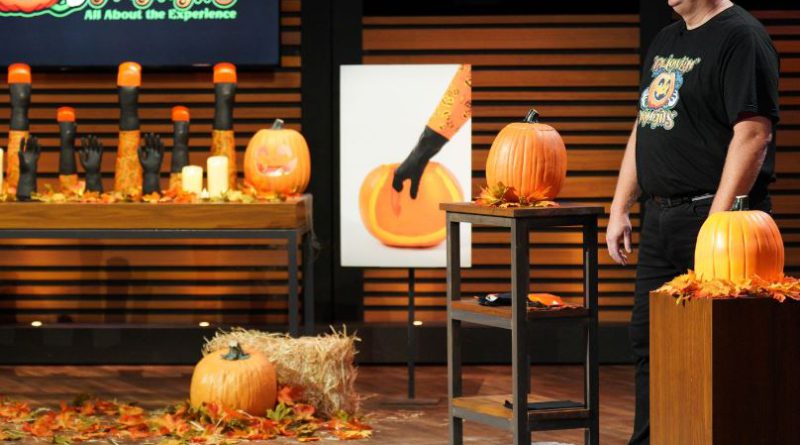 halloween-moments-pumpkin-carving