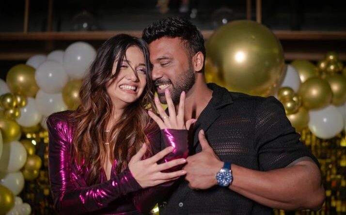 apurva-padgaonkar-with-divya-agarwal